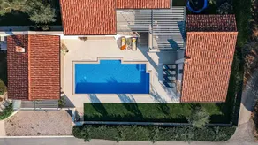 Attraente villa con giardino, terrazza e sauna - Image 2