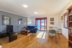 Family-friendly house with fast internet, garden & barbeque | Garden view | Perfect for remote work - Image 3