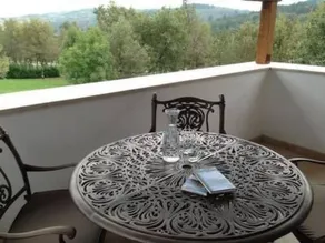 Espaciosa casa vacacional totalmente equipada con terraza, piscina privada y jardín | Vistas a la naturaleza - Image 5