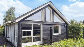 Holiday home with garden & terrace - Image 3
