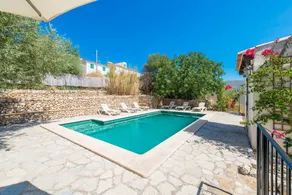Family-oriented pleasant villa with garden, terrace & barbeque - Image 4