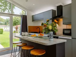 House with garden, pool & barbecue | Water view - Image 4