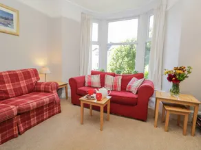 Cottage with terrace & garden - Image 3