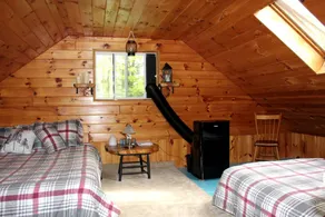 All Season Secluded Cabin Rental in the Woods near Peterborough in Ontario - Image 4