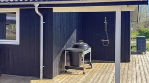 Holiday home with sauna, BBQ & jacuzzi | Beach nearby - Image 5