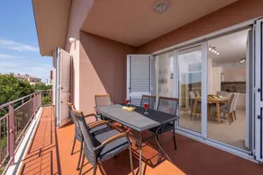 Fully equipped beautiful holiday apartment with terrace, garden & barbecue | Dogs allowed - Image 2