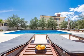 Fully equipped beautiful villa with garden, terrace & BBQ - Image 4