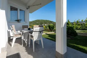 Charming apartment with garden & terrace | City view - Image 4