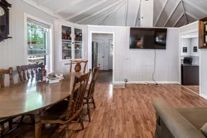 Charming Cabin Near Plymouth Rock, Massachusetts - Image 3