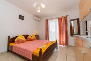 Holiday apartment with barbecue | Garden view - Image 2