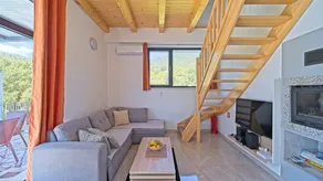 Villa with BBQ, garden & pool - Image 5