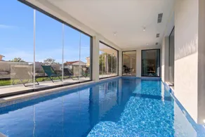 Villa with pool, barbecue & garden - Image 3