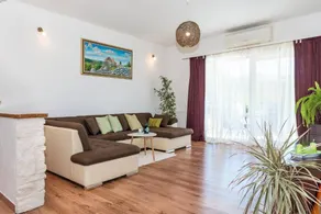 Fully equipped wonderful house with pool, garden & terrace | Pet-friendly - Image 4