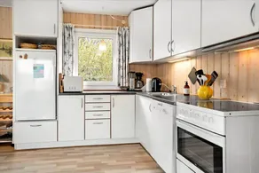 Holiday home with BBQ & terrace - Image 2