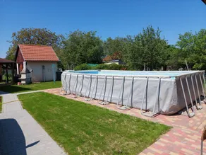 Lovely holiday home with BBQ, private pool & garden | Dogs allowed - Image 4