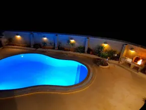 Villa with barbecue & private pool - Image 2
