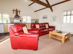 Family-friendly cottage with garden & barbecue - Image 5