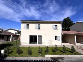 Fully equipped pleasant holiday home with garden, fast internet & terrace | Garden view - Image 2