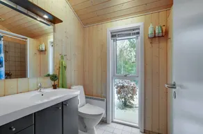 Holiday home with BBQ & terrace | Water view - Image 5