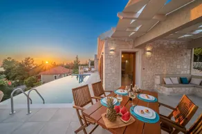 Fully equipped pleasant villa with barbecue, terrace & private pool - Image 4