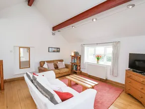Fully equipped cottage with garden & barbecue | Pets allowed - Image 4