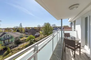 Ferienwohnung Bina Zingst – strandnah, Balkon & Tiefgarage am Kurpark - Image 2