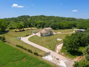 Holiday home with terrace, private pool & barbecue - Image 3