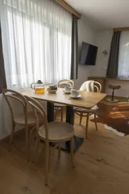 Family-friendly nice flat with garden, terrace & barbecue | Good for workation - Image 2