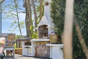 Holiday home with barbeque & garden | Water view - Image 3