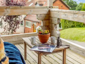 Lodge with garden - Image 4