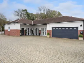 Cottage with garden - Image 2