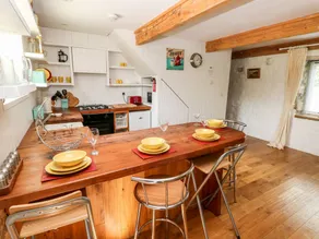 Family-friendly charming cottage with terrace & garden | Dogs allowed - Image 5