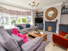 Children-friendly beautiful cottage with garden & jacuzzi | Pets are welcome - Image 5