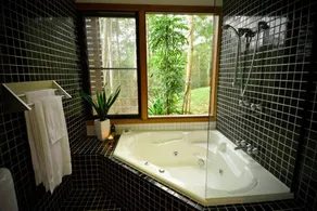 Family-friendly holiday home with terrace, hot tub & garden | Garden view | Pets are welcome - Image 4