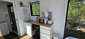 Sweet Tiny House with Beautiful Hiking Trails in Victoria - Image 4