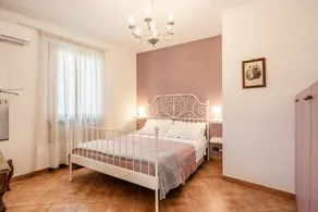 Holiday apartment with barbecue & garden | Garden view - Image 4
