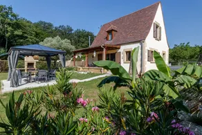Casa accogliente e familiare con griglia, piscina e giardino | Vista sul giardino - Image 2