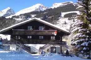 Holiday home with barbeque & terrace - Image 2