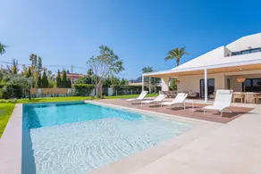 Villa with private pool, terrace & garden - Image 3