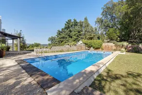Maison de vacances entièrement équipée avec piscine privée, jardin et terrasse | Vue montagne - Image 2