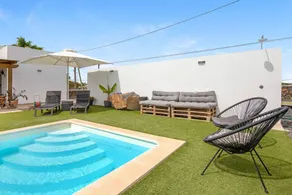 House with barbeque, garden & private pool | Garden view - Image 2