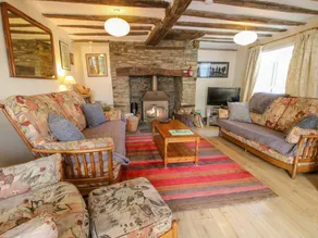 Cottage with garden - Image 2