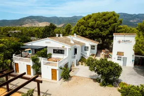 Holiday home with garden & barbecue | Beach view - Image 2