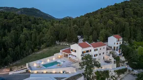 Fully equipped beautiful villa with garden, terrace & sauna - Image 2