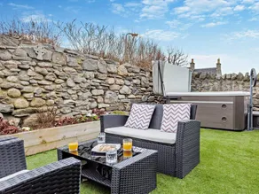 Cottage with barbecue, hot tub & garden | Pet-friendly - Image 5