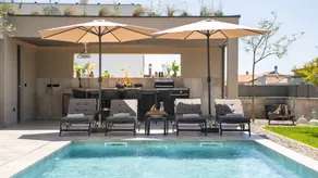 Villa mit Whirlpool, privatem Pool und Grill - Image 3