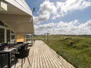 Family-oriented house with terrace, sauna & private pool | Beach nearby | Pets allowed - Image 2