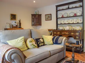 Family-friendly pleasant cottage with BBQ & garden | River view - Image 4