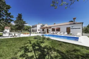 Villa with barbeque & pool - Image 4