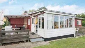 Holiday home with garden & terrace - Image 2